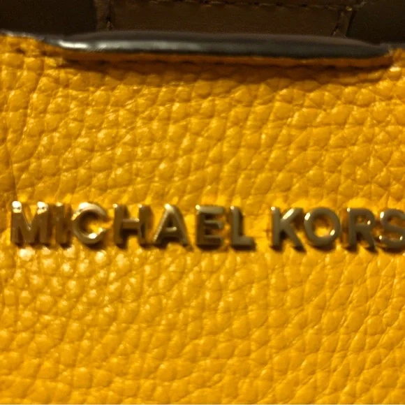 MichaelKors mustard colored purse with wristlet included - Picture 3 of 5